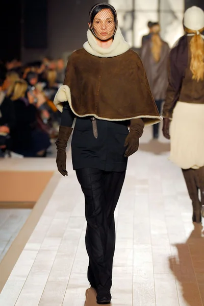 Look 10